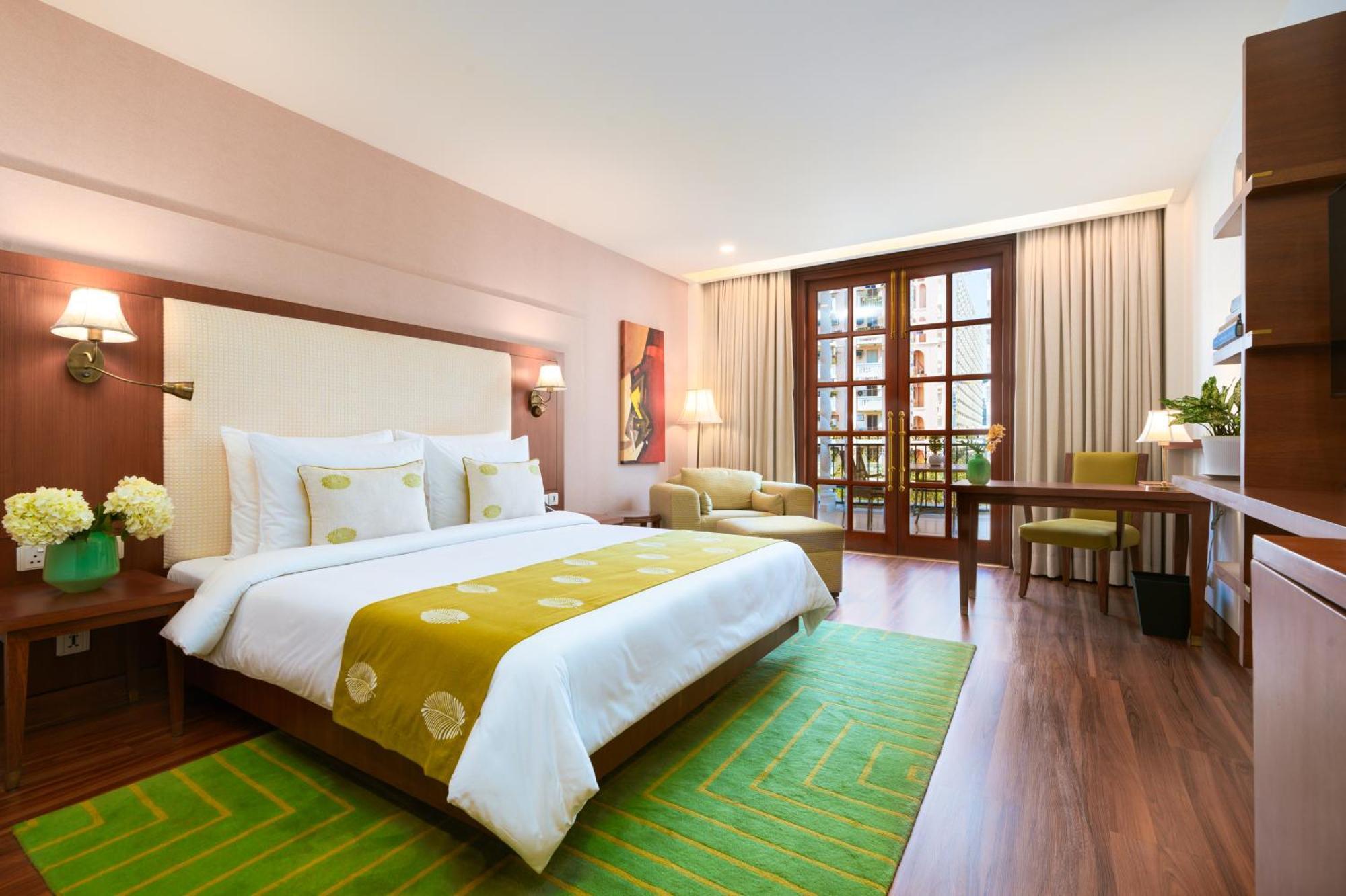 Dlf Club 5 Hotel Gurgaon Buitenkant foto