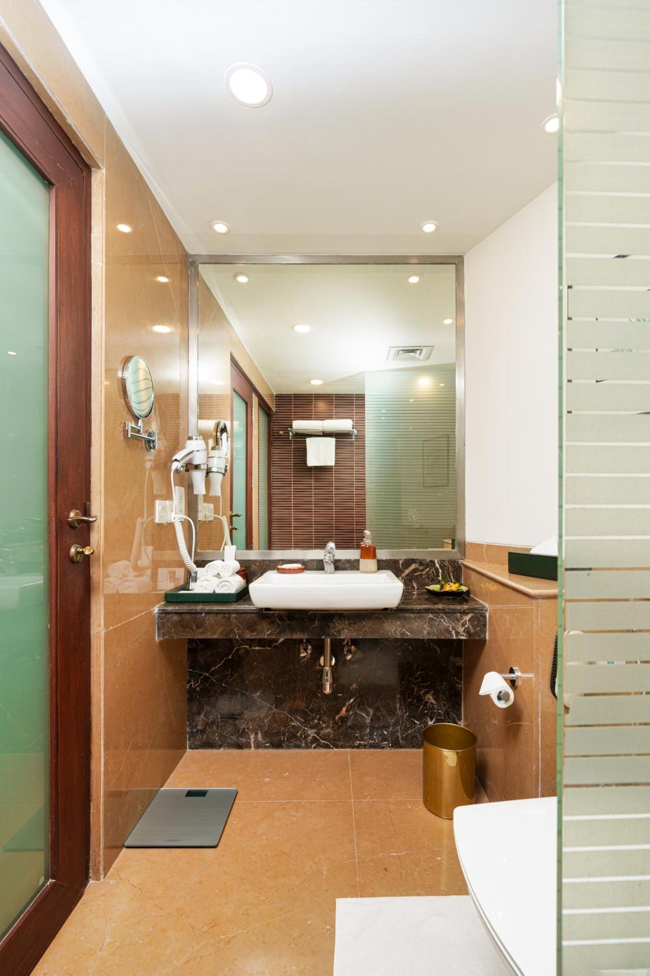 Dlf Club 5 Hotel Gurgaon Buitenkant foto