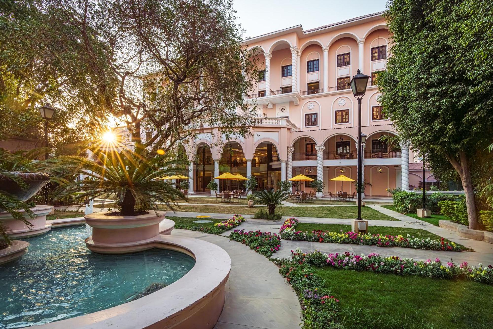 Dlf Club 5 Hotel Gurgaon Buitenkant foto