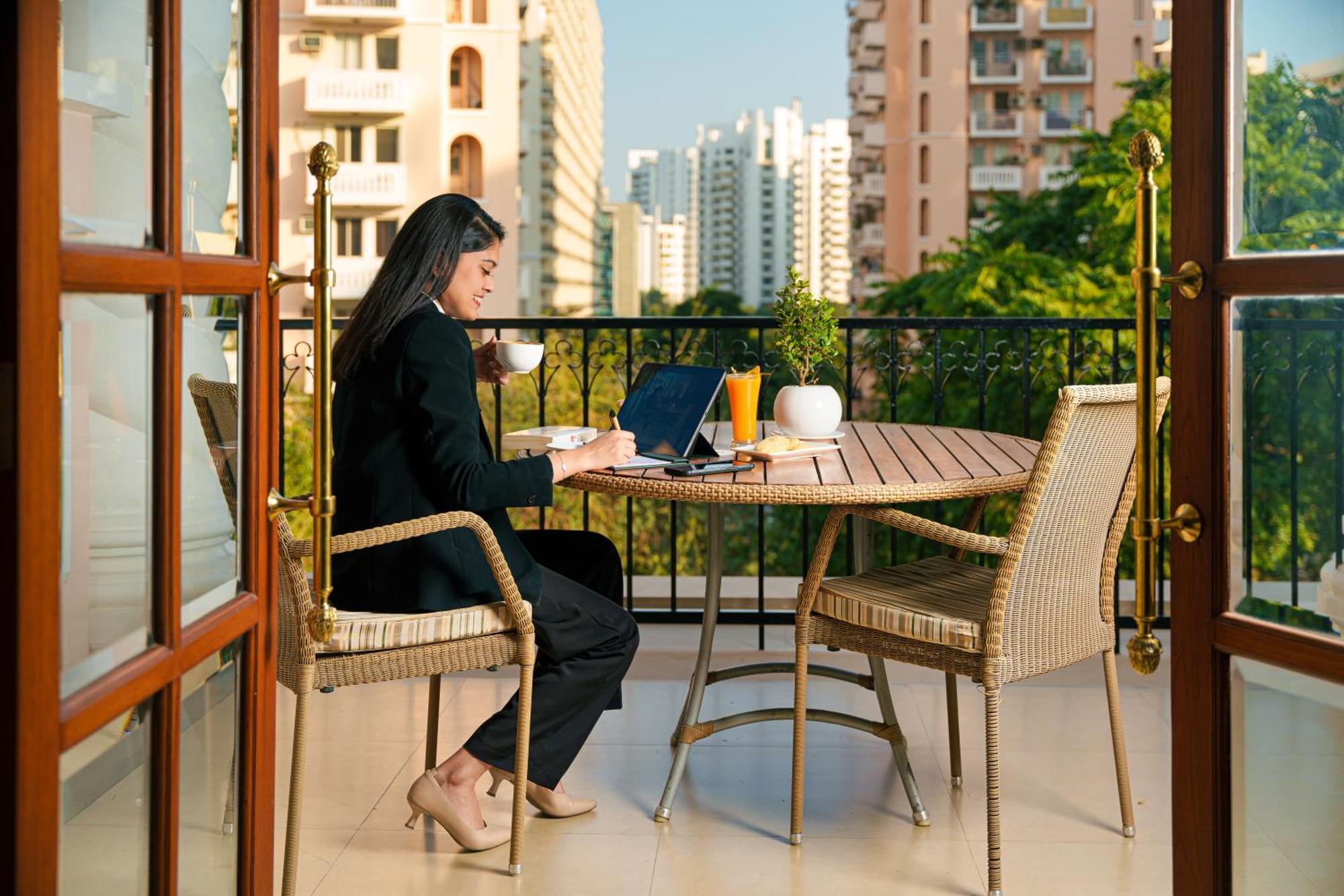 Dlf Club 5 Hotel Gurgaon Buitenkant foto