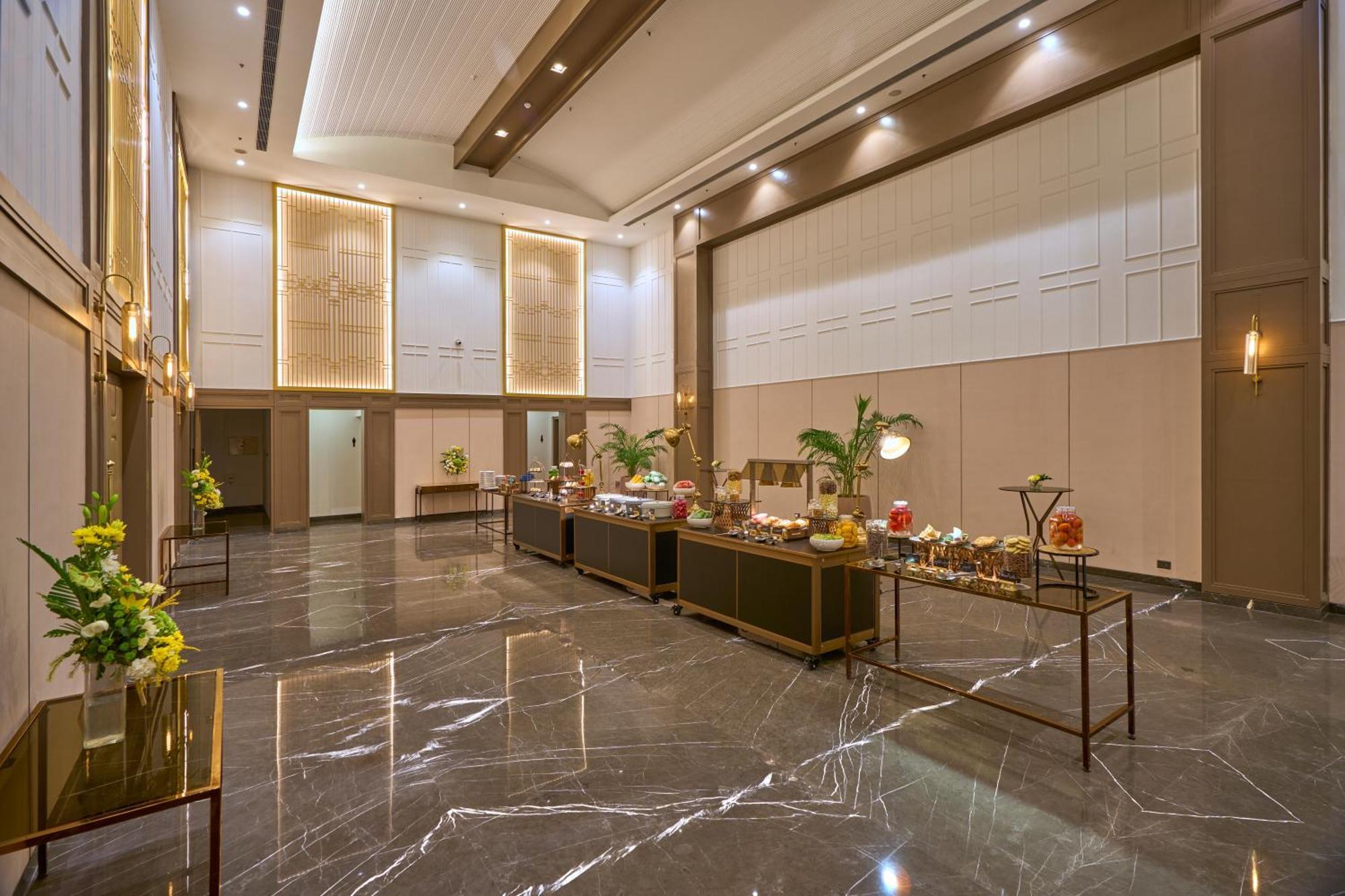 Dlf Club 5 Hotel Gurgaon Buitenkant foto
