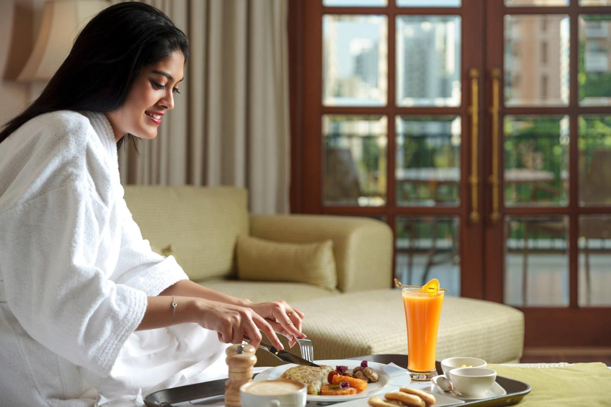 Dlf Club 5 Hotel Gurgaon Buitenkant foto