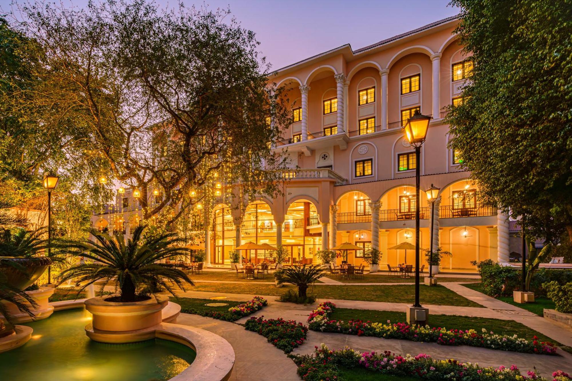 Dlf Club 5 Hotel Gurgaon Buitenkant foto