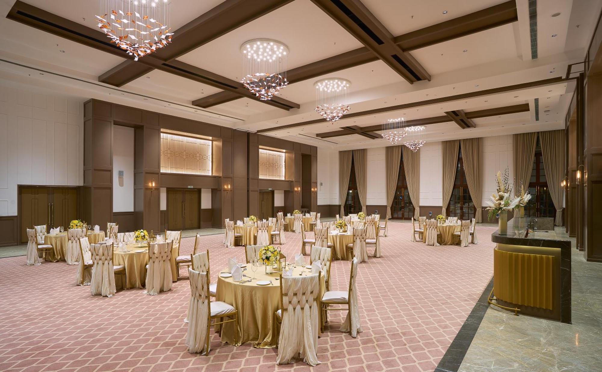 Dlf Club 5 Hotel Gurgaon Buitenkant foto