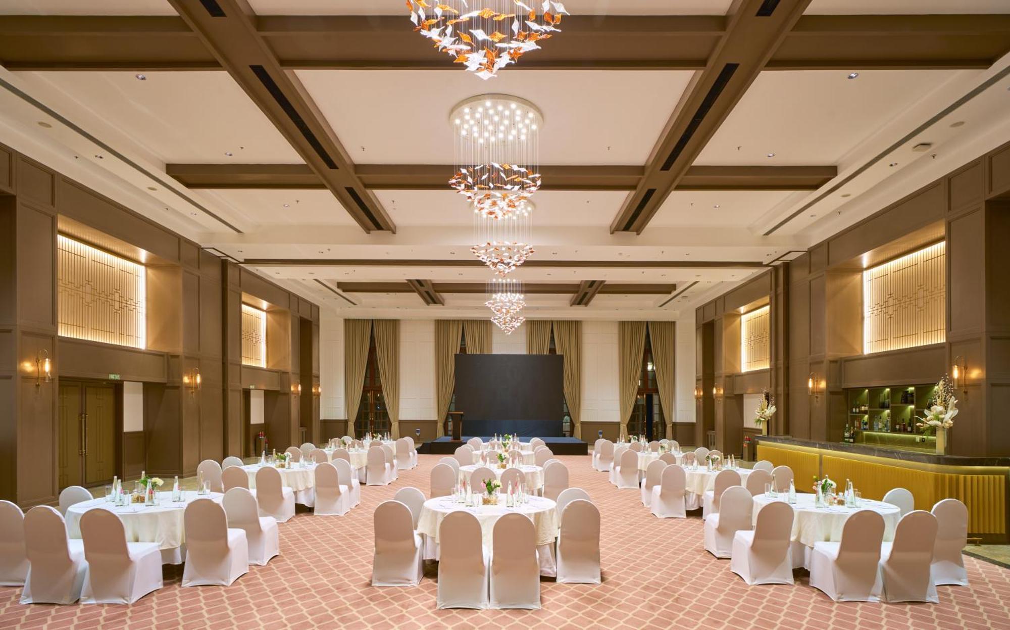 Dlf Club 5 Hotel Gurgaon Buitenkant foto