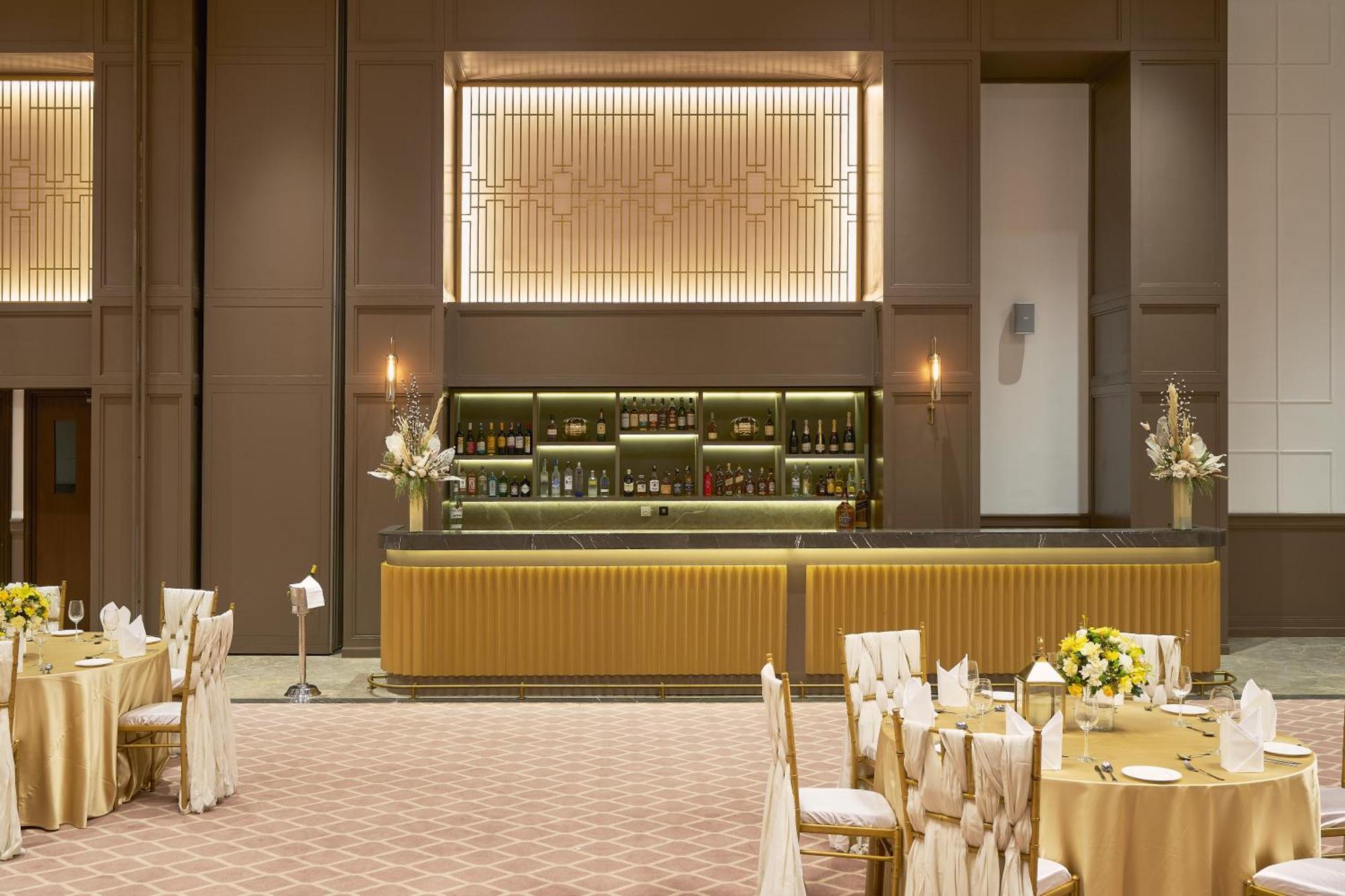 Dlf Club 5 Hotel Gurgaon Buitenkant foto