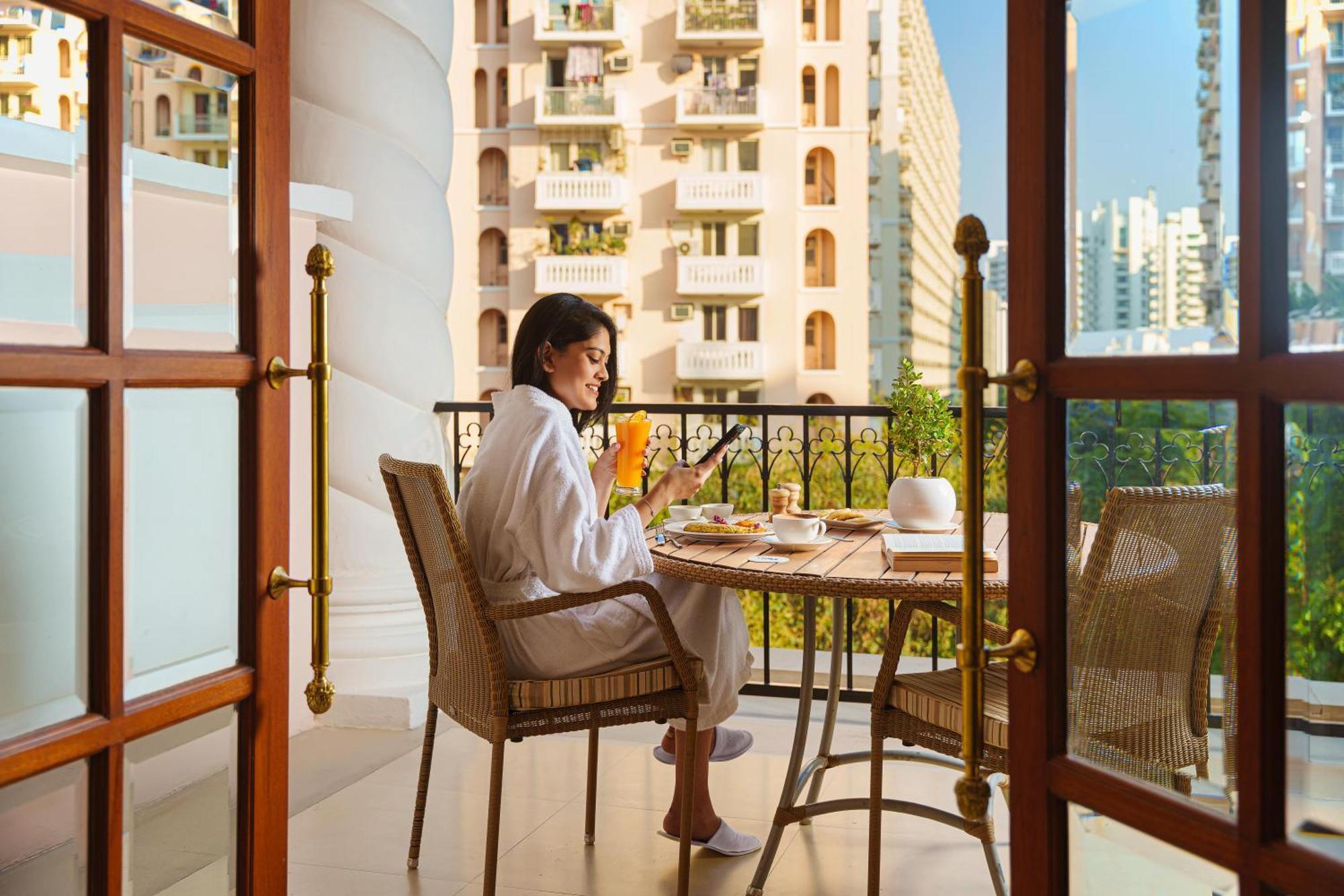 Dlf Club 5 Hotel Gurgaon Buitenkant foto