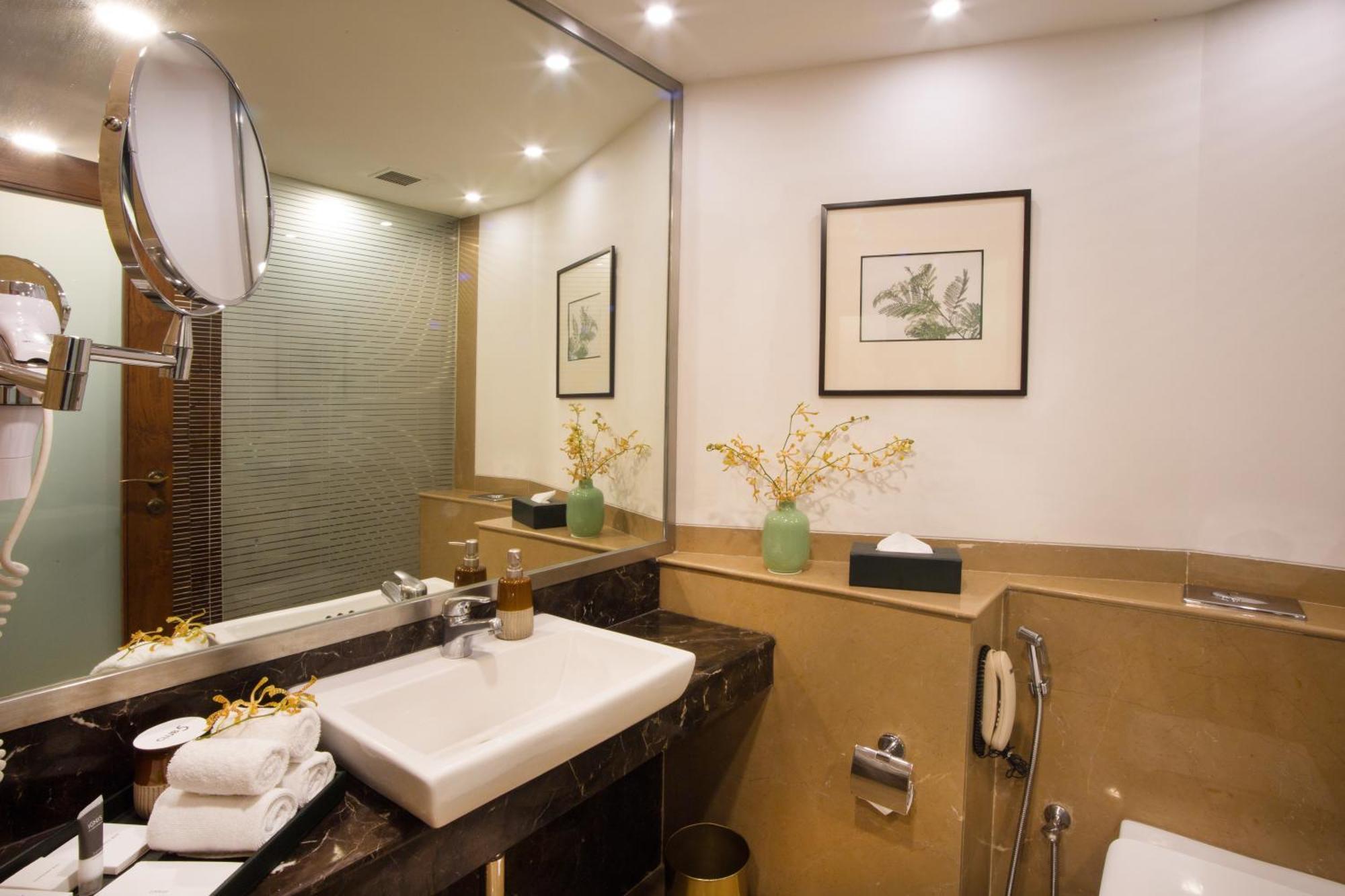 Dlf Club 5 Hotel Gurgaon Buitenkant foto
