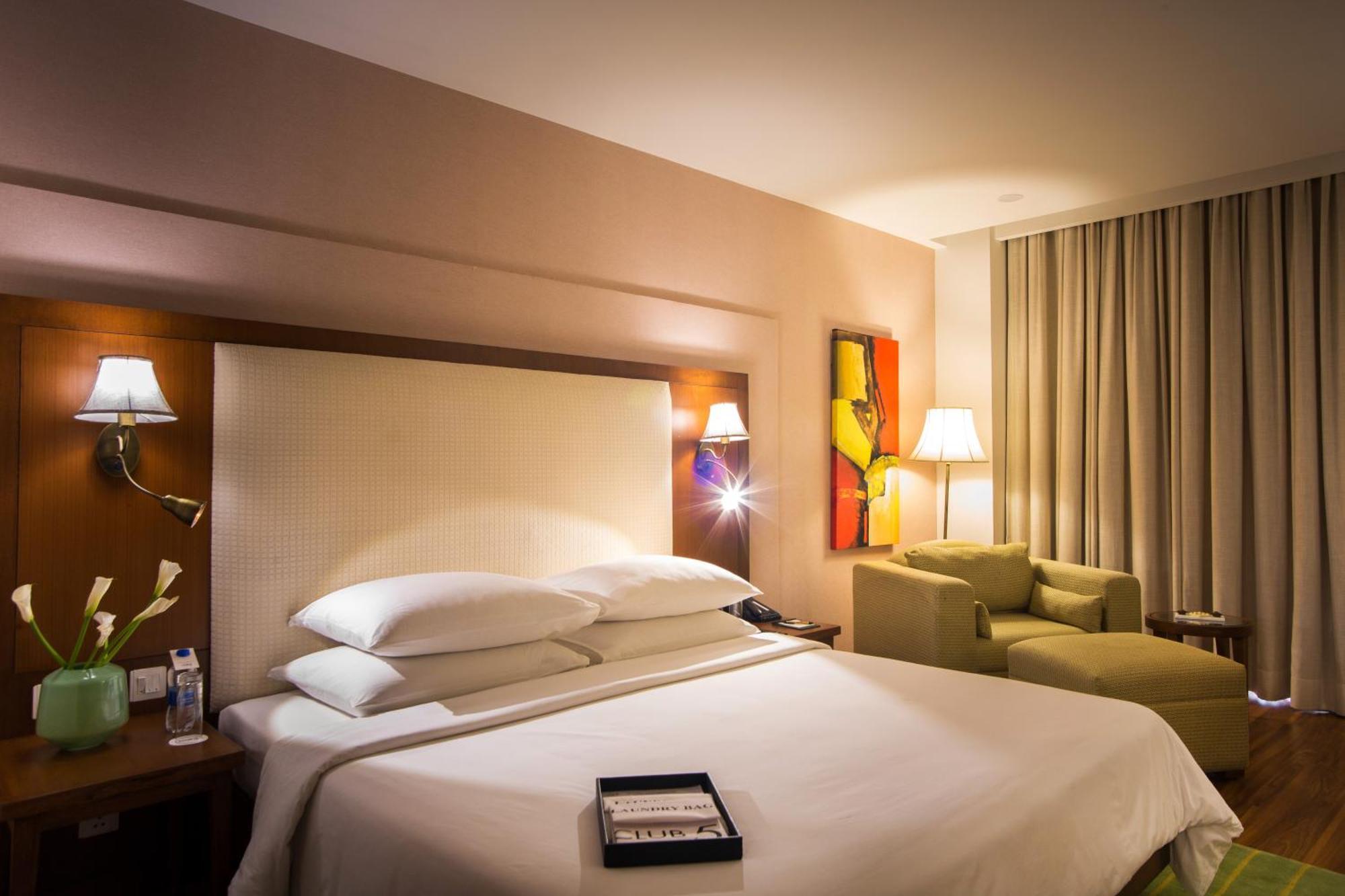 Dlf Club 5 Hotel Gurgaon Buitenkant foto