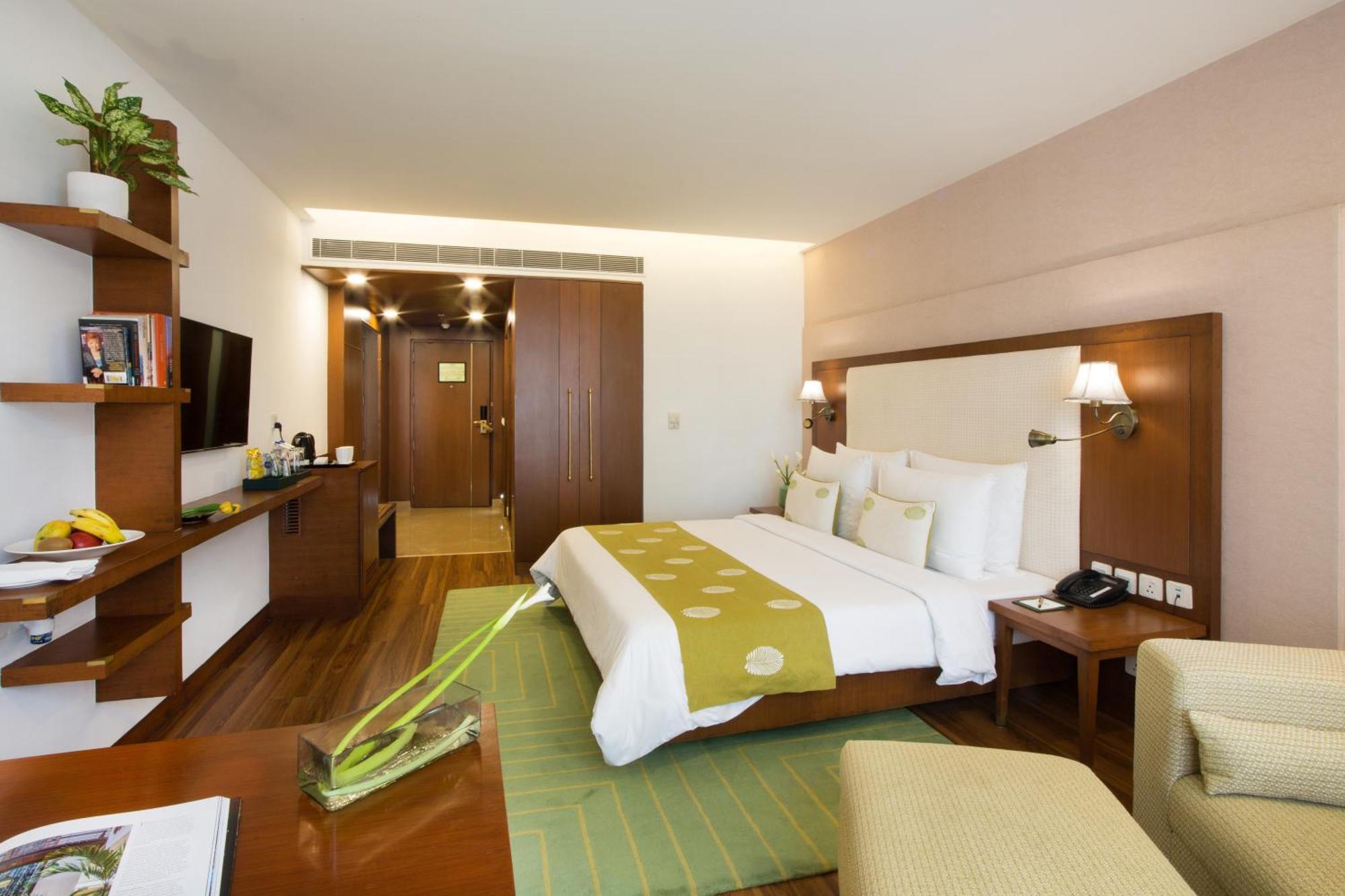 Dlf Club 5 Hotel Gurgaon Buitenkant foto