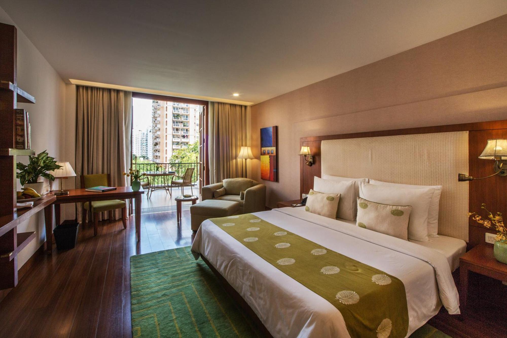 Dlf Club 5 Hotel Gurgaon Buitenkant foto