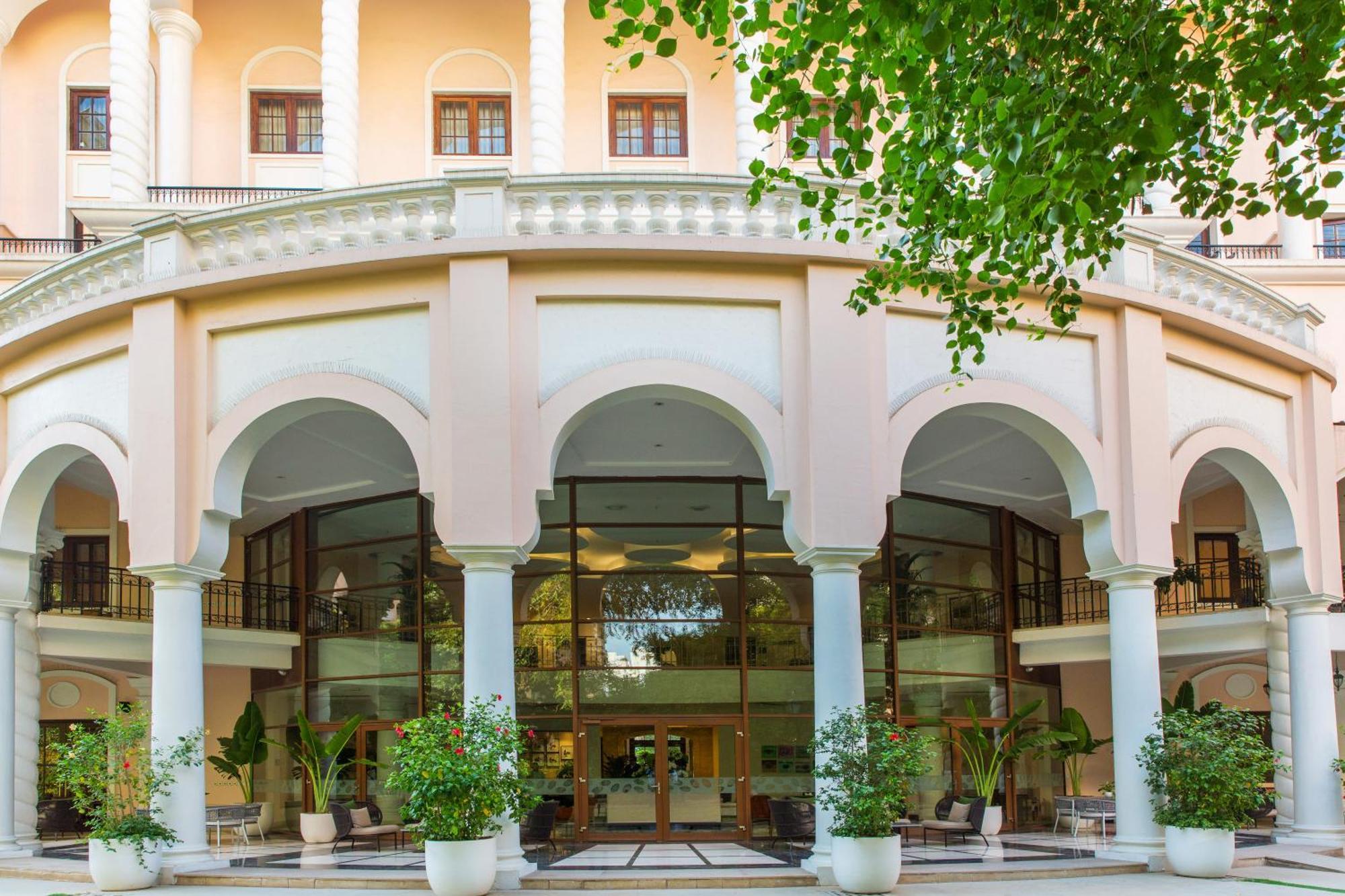 Dlf Club 5 Hotel Gurgaon Buitenkant foto