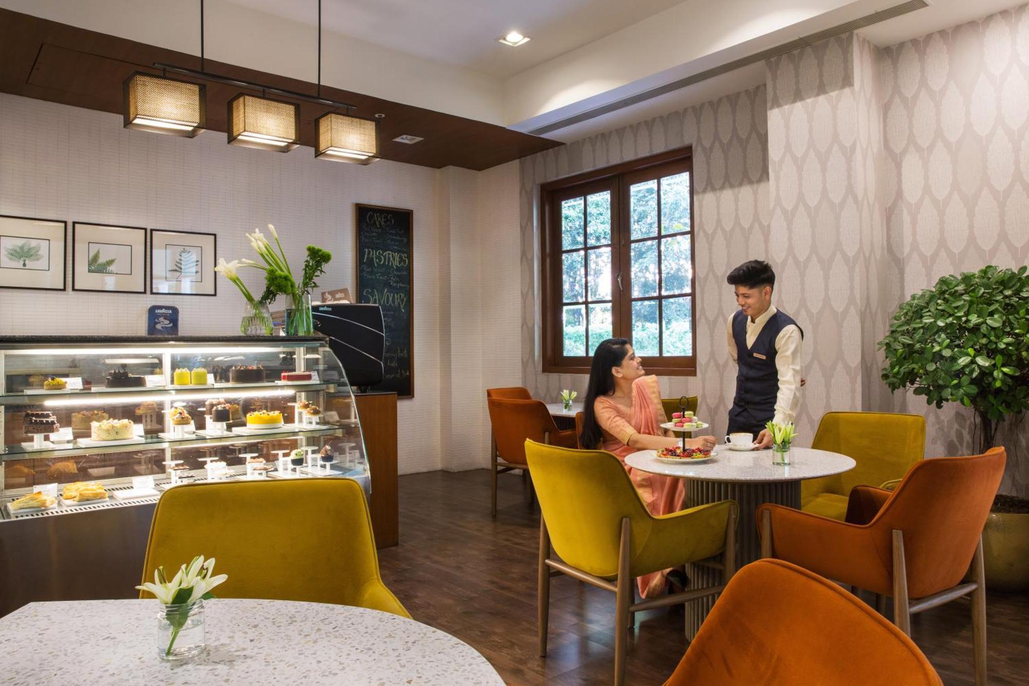 Dlf Club 5 Hotel Gurgaon Buitenkant foto