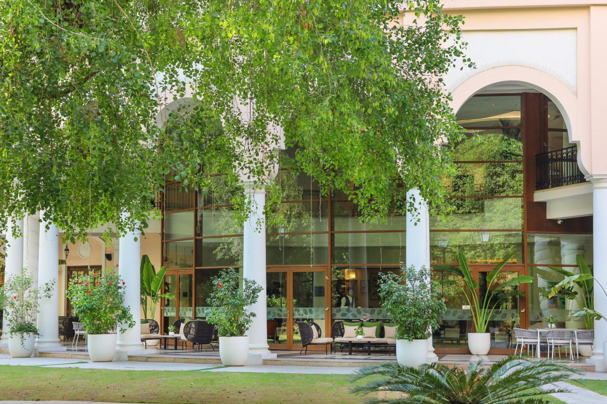 Dlf Club 5 Hotel Gurgaon Buitenkant foto