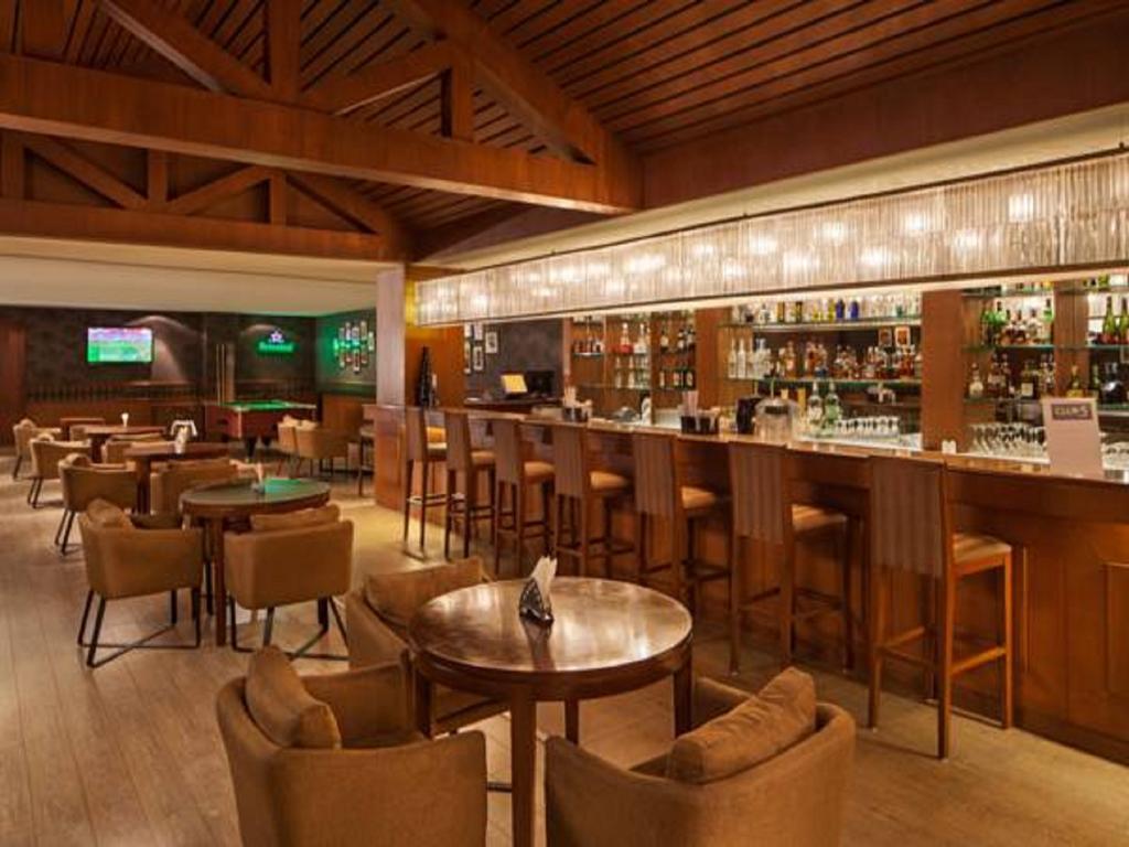 Dlf Club 5 Hotel Gurgaon Buitenkant foto