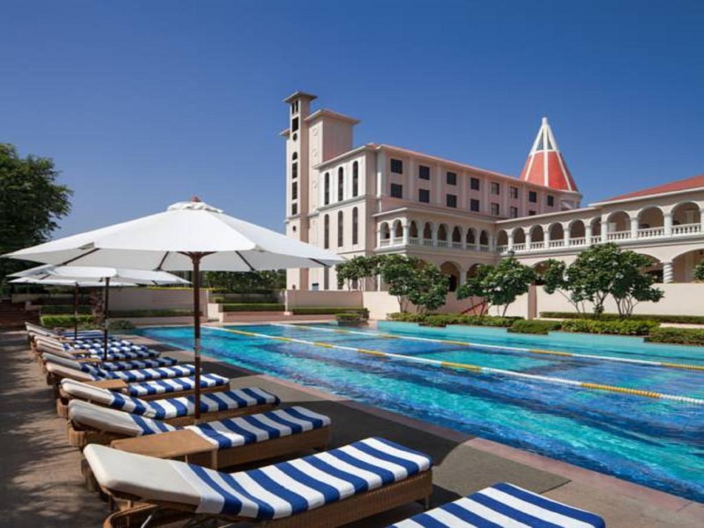 Dlf Club 5 Hotel Gurgaon Buitenkant foto