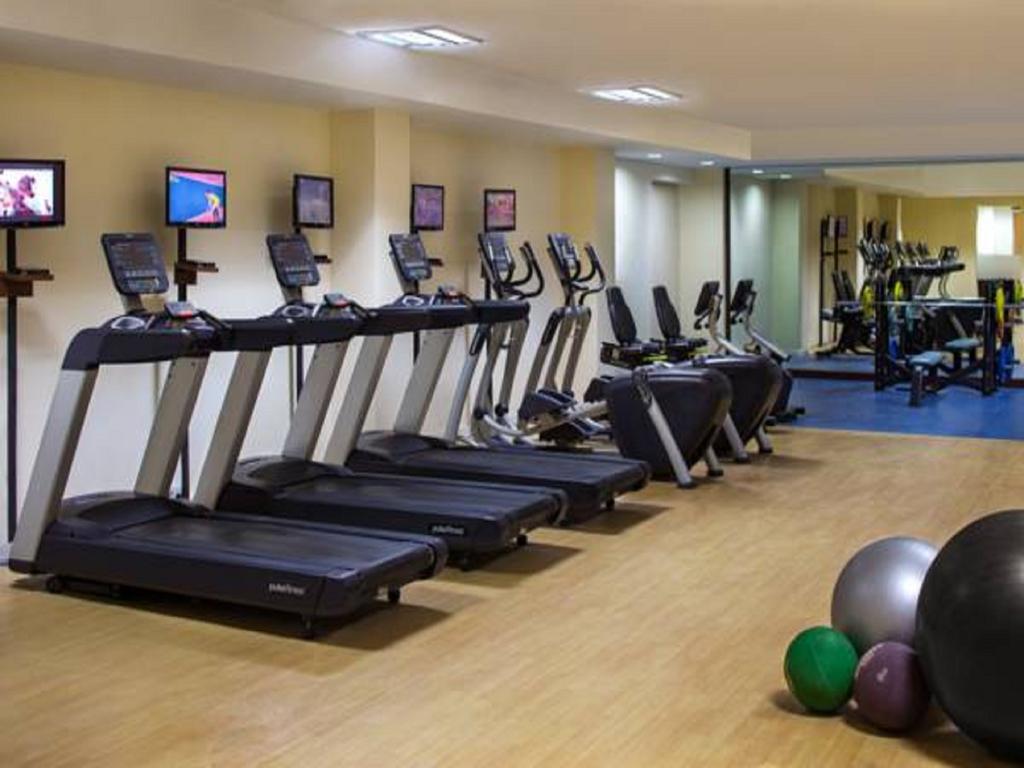 Dlf Club 5 Hotel Gurgaon Buitenkant foto