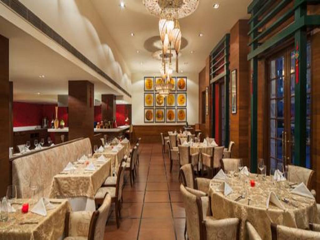 Dlf Club 5 Hotel Gurgaon Buitenkant foto