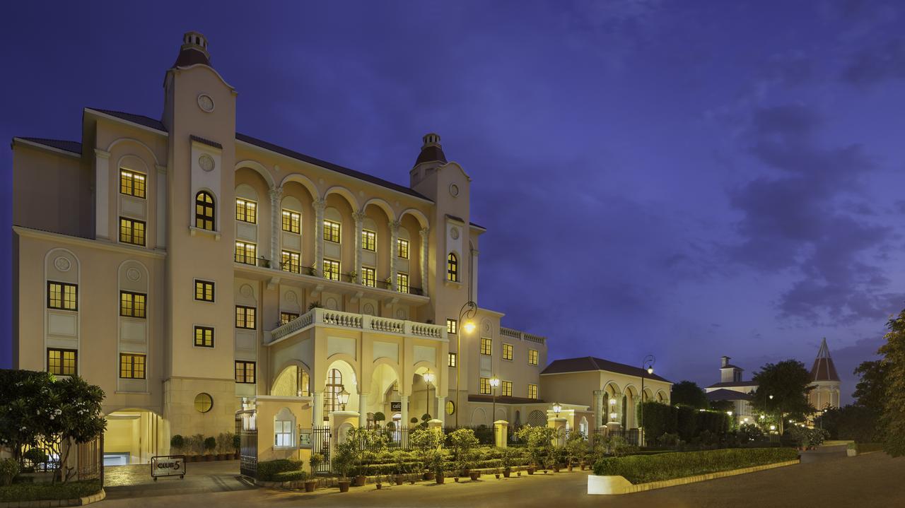 Dlf Club 5 Hotel Gurgaon Buitenkant foto